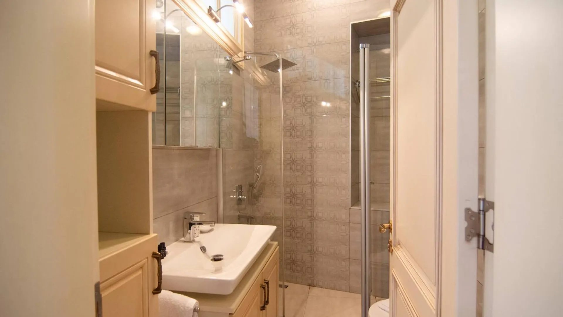 Stylish City Getaway-Explore The Urban Delights Istanbul 0*,
