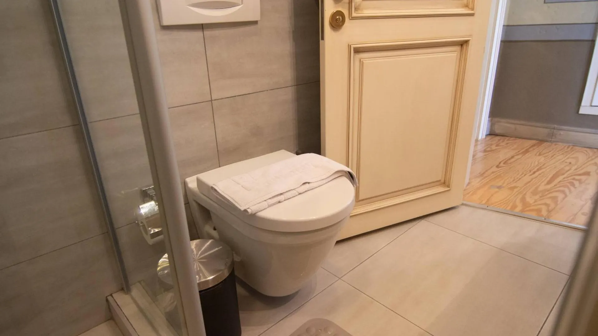 Stylish City Getaway-Explore The Urban Delights Istanbul Apartment