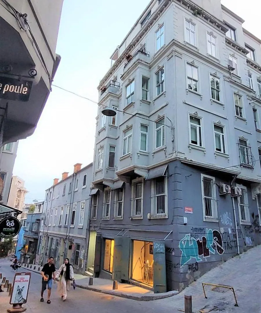 Stylish City Getaway-Explore The Urban Delights Istanbul Apartment